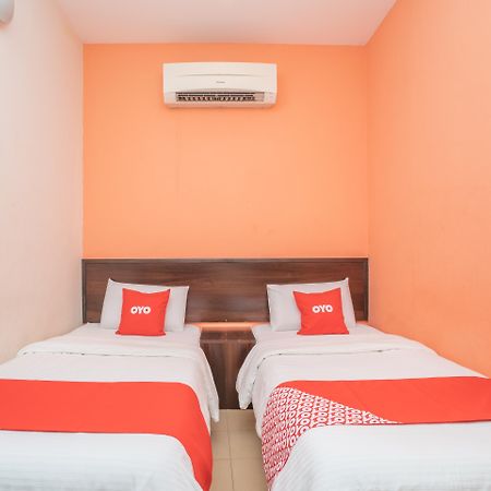 Oyo 44078 The Island Hotel Kampong Pasir Bogak Екстер'єр фото