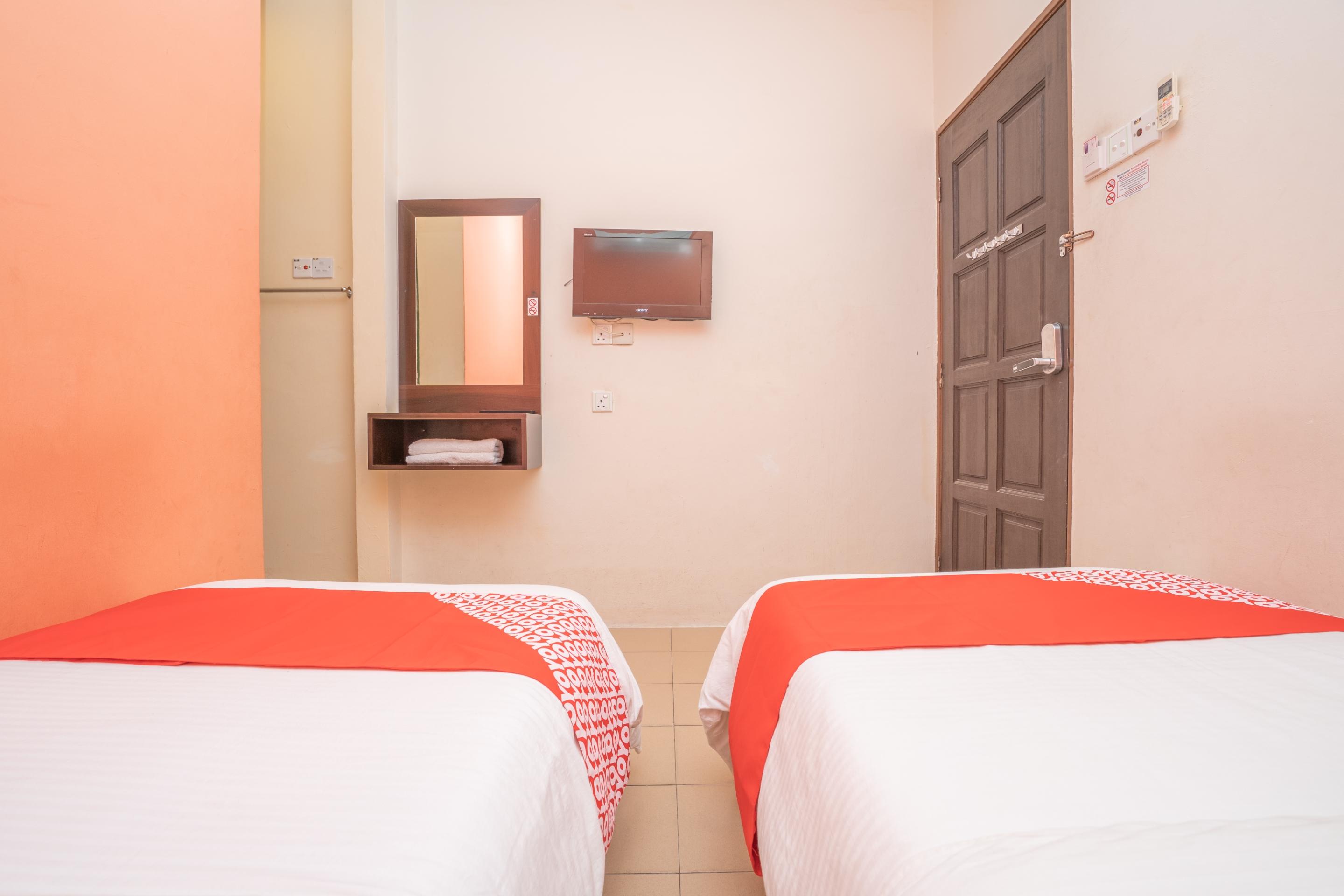 Oyo 44078 The Island Hotel Kampong Pasir Bogak Екстер'єр фото