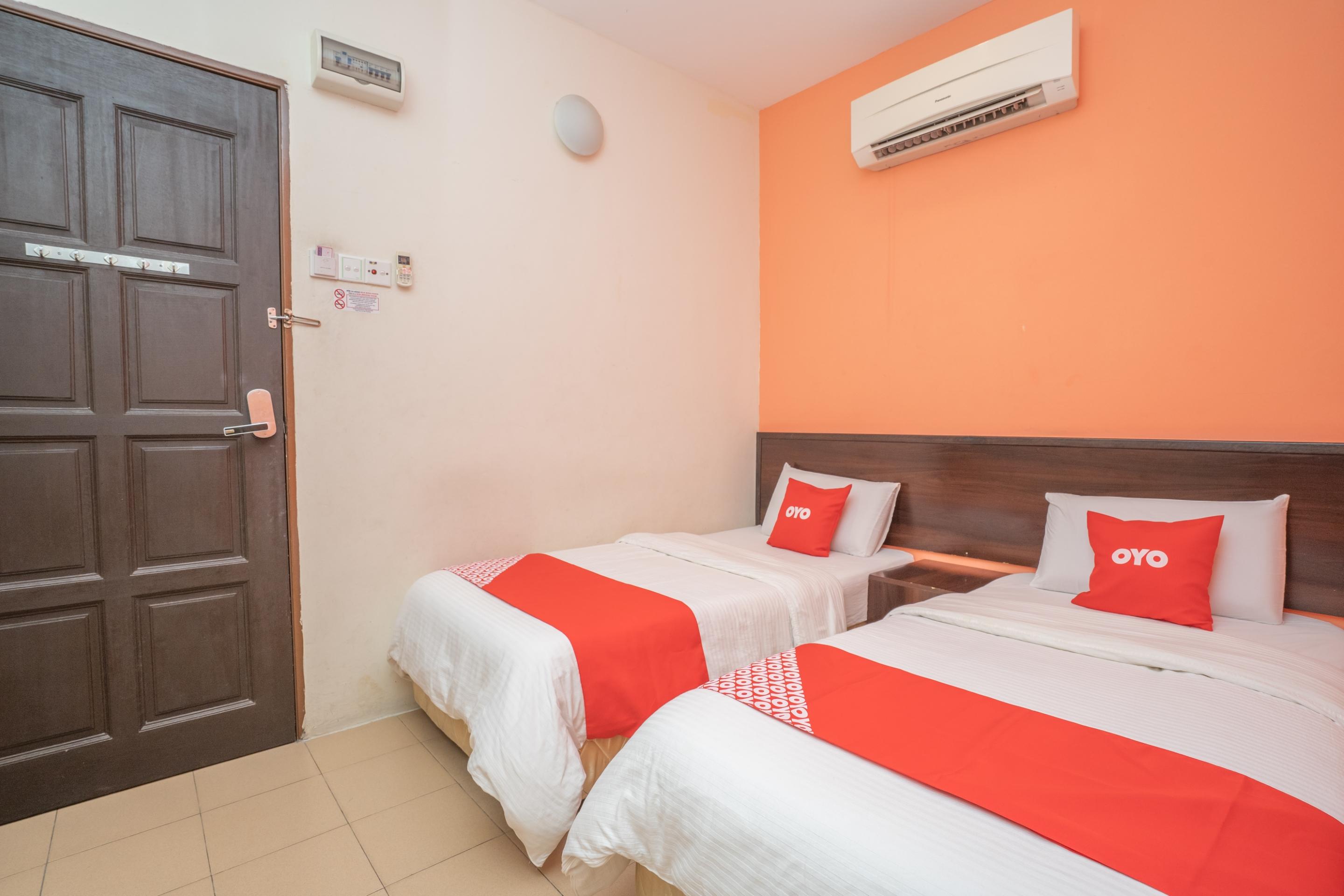 Oyo 44078 The Island Hotel Kampong Pasir Bogak Екстер'єр фото
