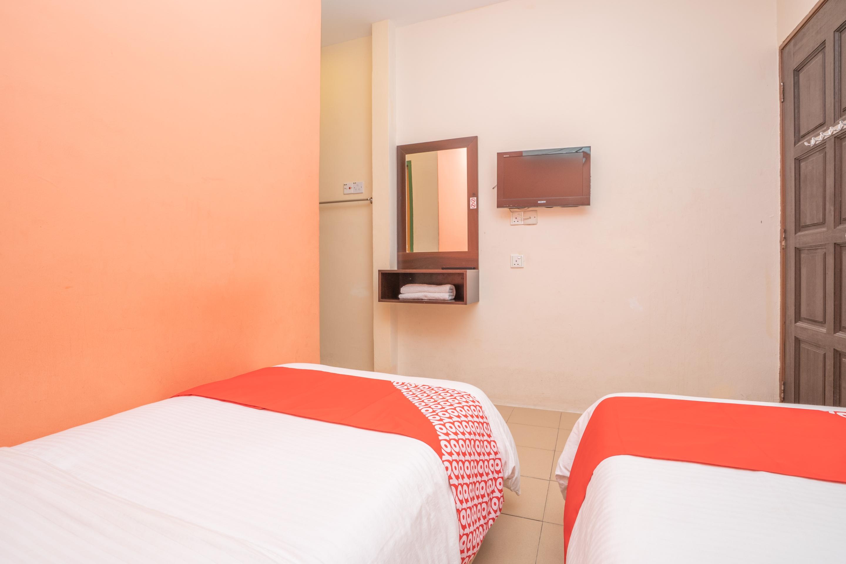 Oyo 44078 The Island Hotel Kampong Pasir Bogak Екстер'єр фото