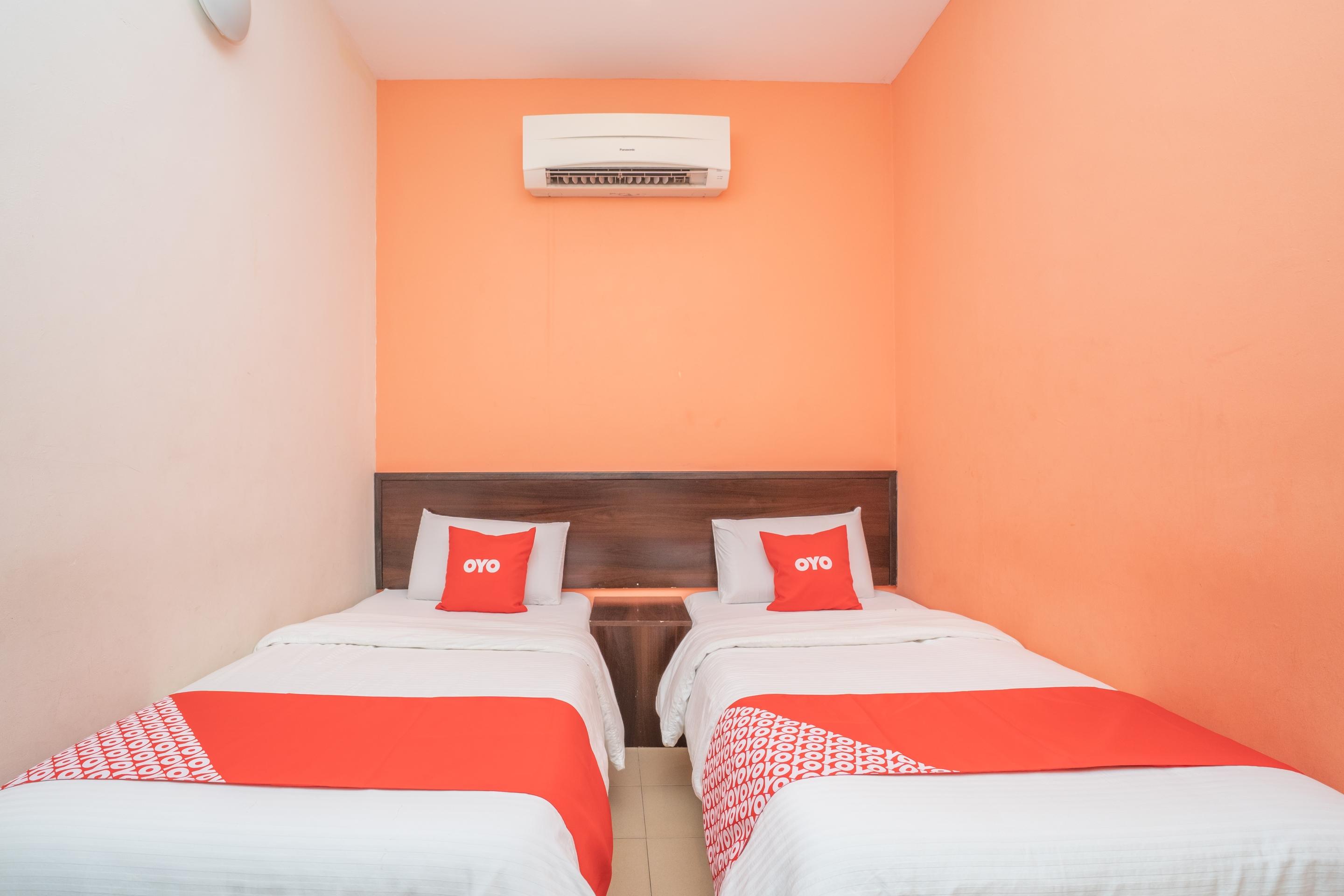 Oyo 44078 The Island Hotel Kampong Pasir Bogak Екстер'єр фото