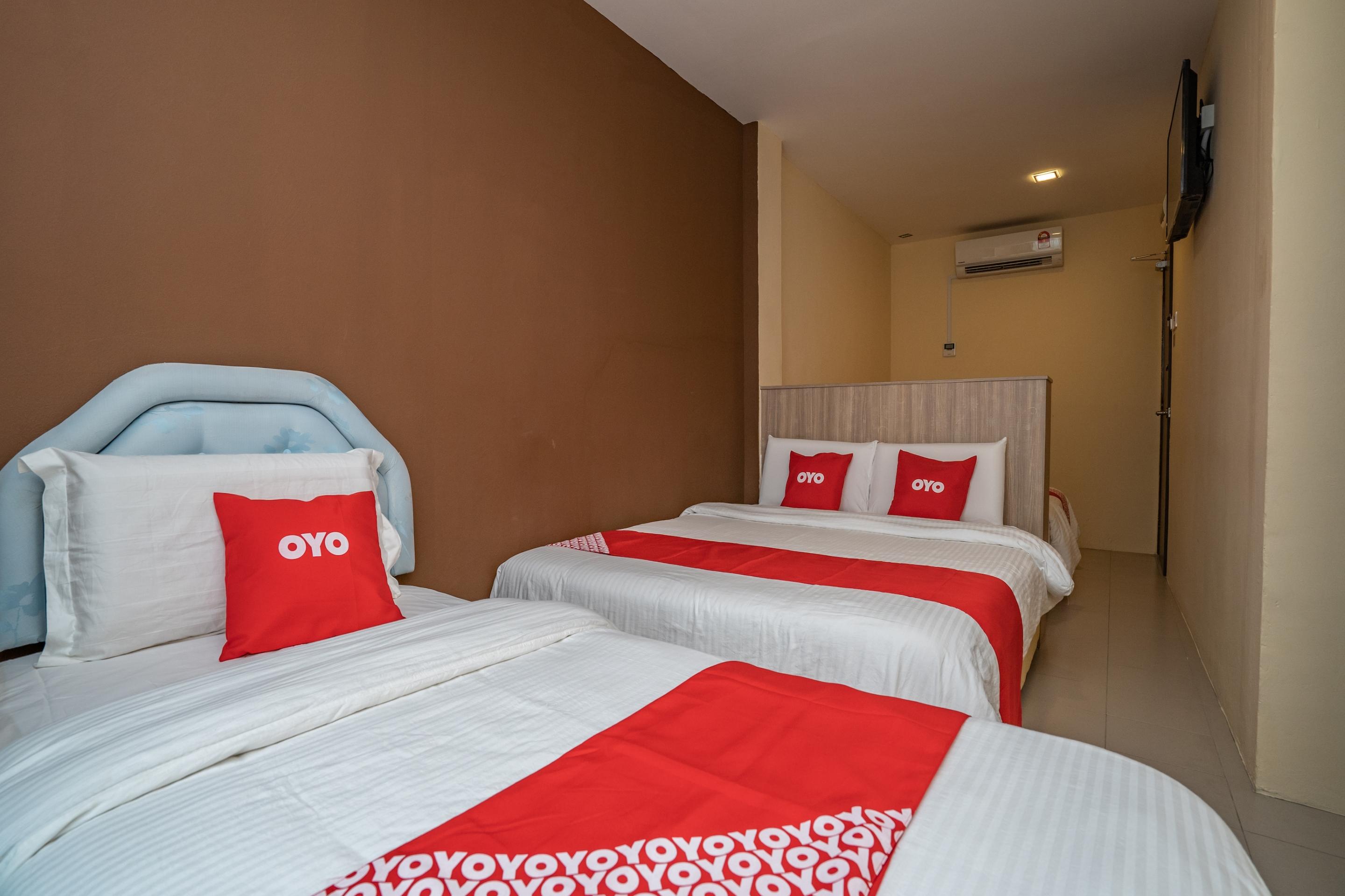 Oyo 44078 The Island Hotel Kampong Pasir Bogak Екстер'єр фото