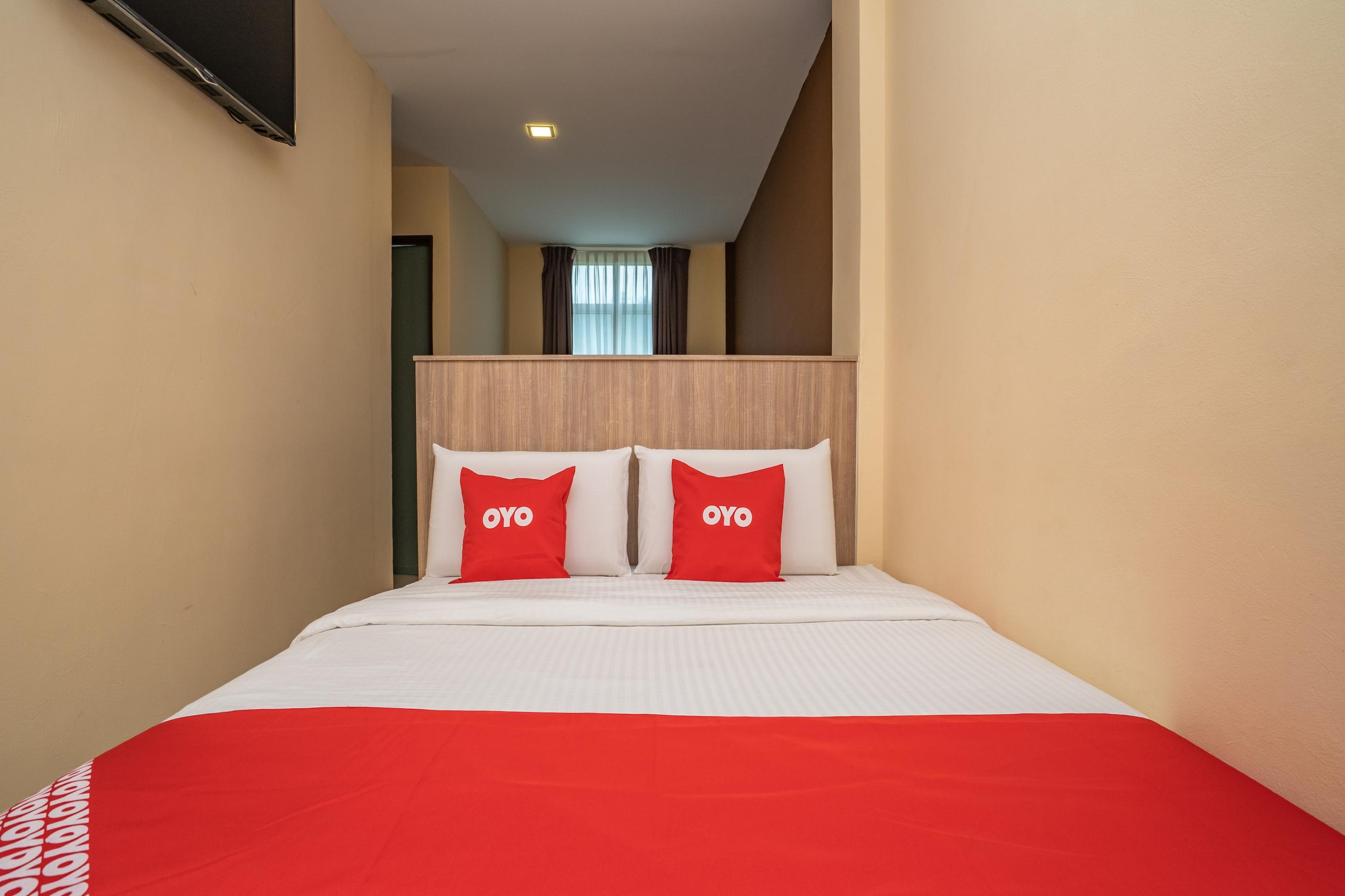 Oyo 44078 The Island Hotel Kampong Pasir Bogak Екстер'єр фото