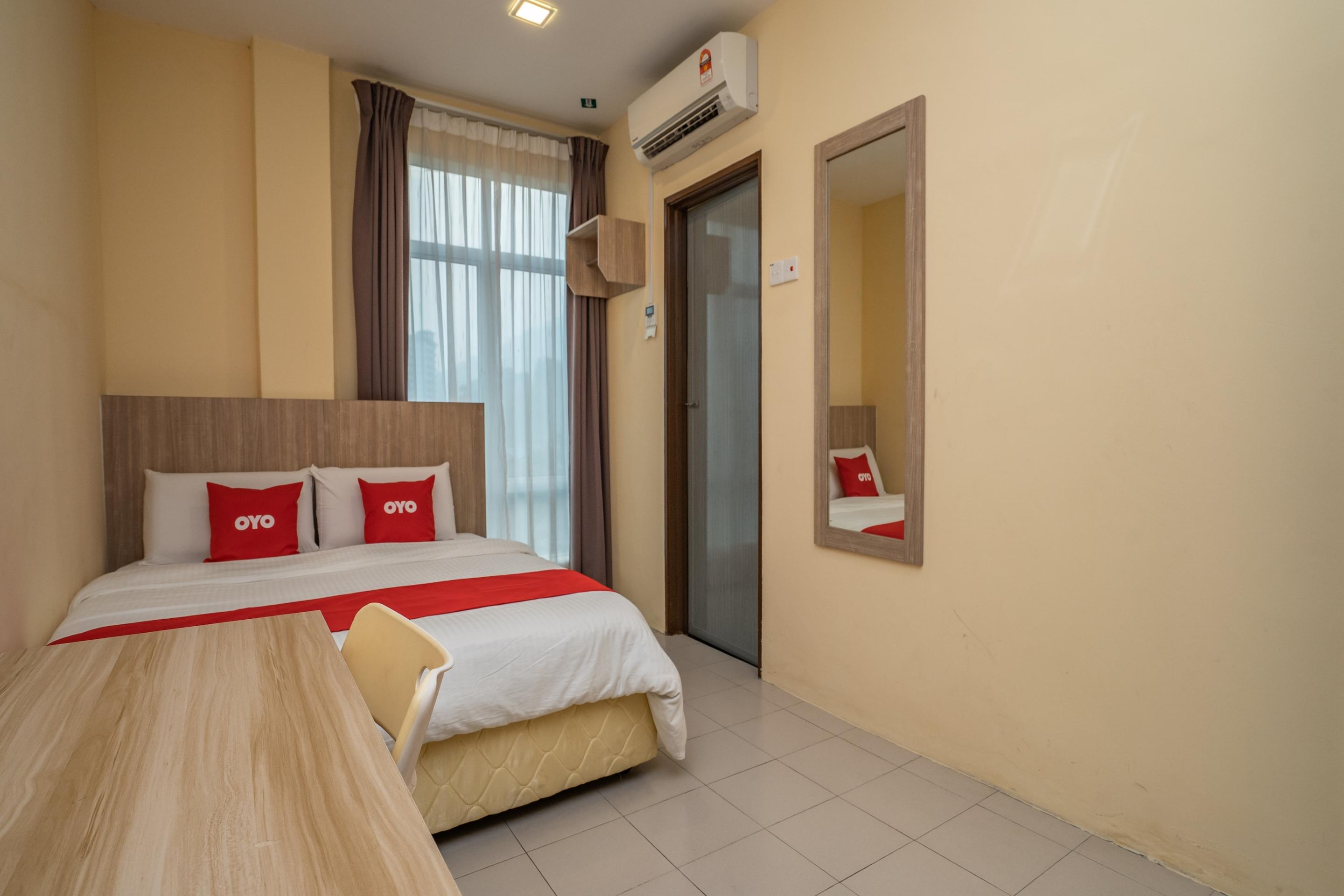 Oyo 44078 The Island Hotel Kampong Pasir Bogak Екстер'єр фото