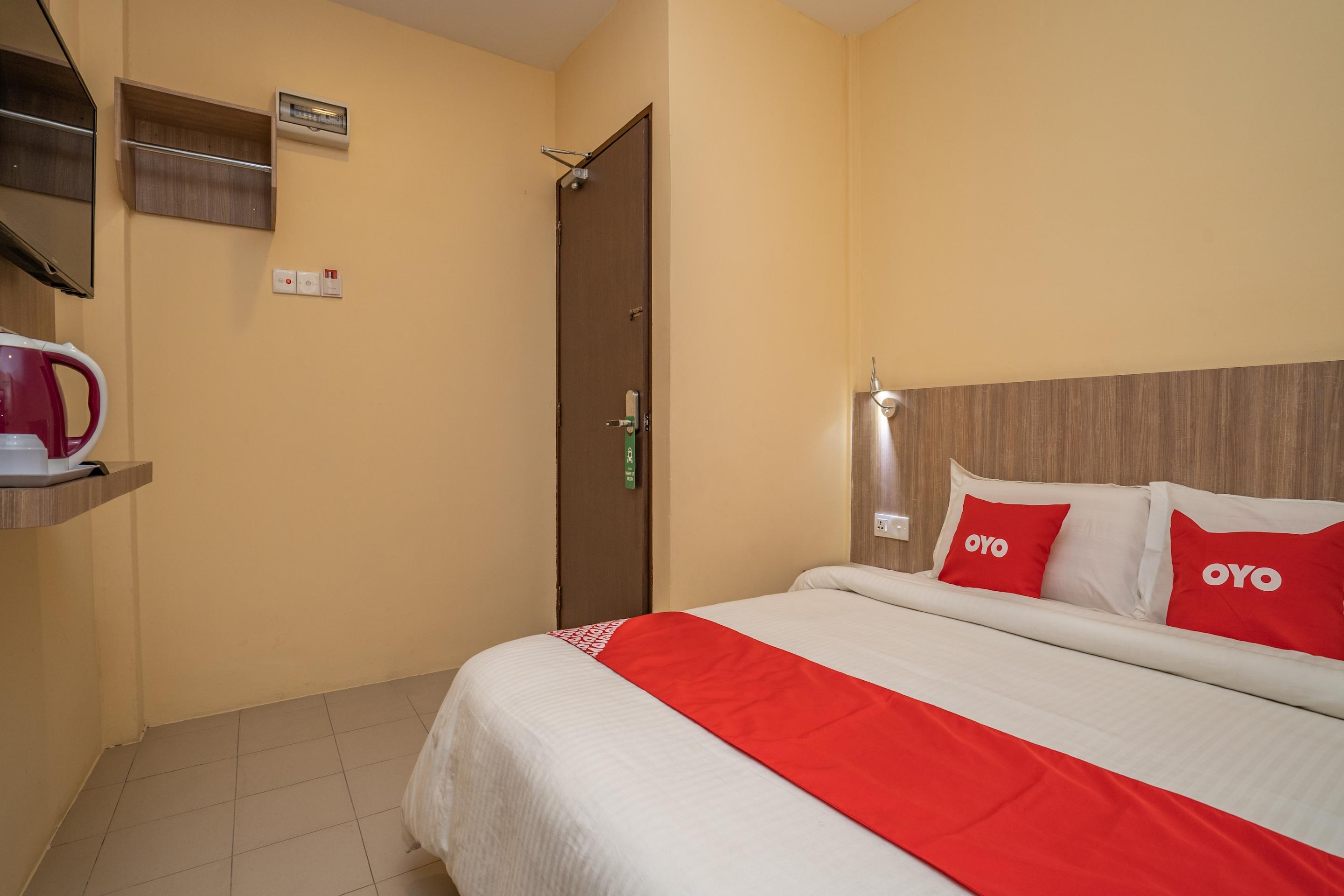 Oyo 44078 The Island Hotel Kampong Pasir Bogak Екстер'єр фото
