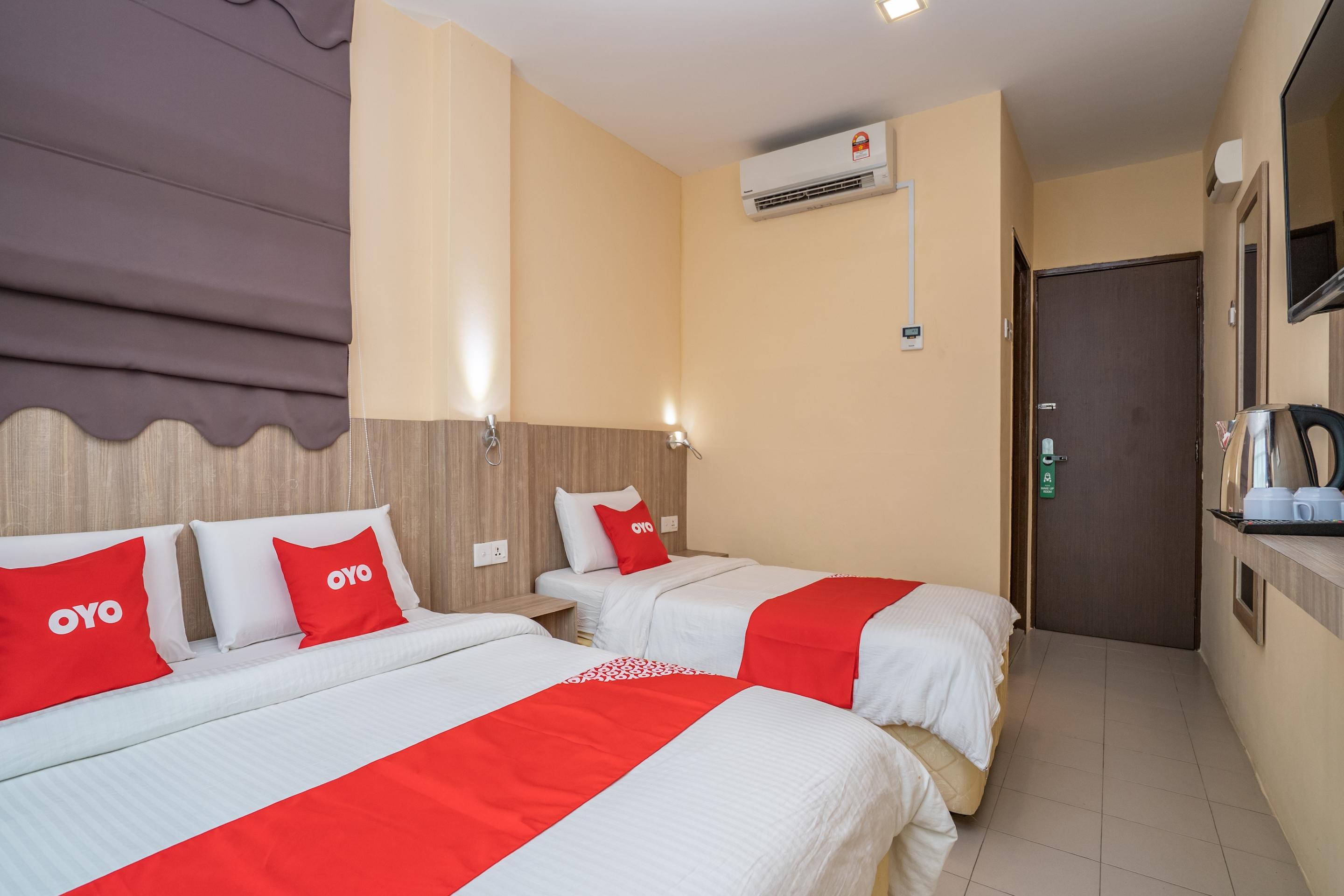 Oyo 44078 The Island Hotel Kampong Pasir Bogak Екстер'єр фото