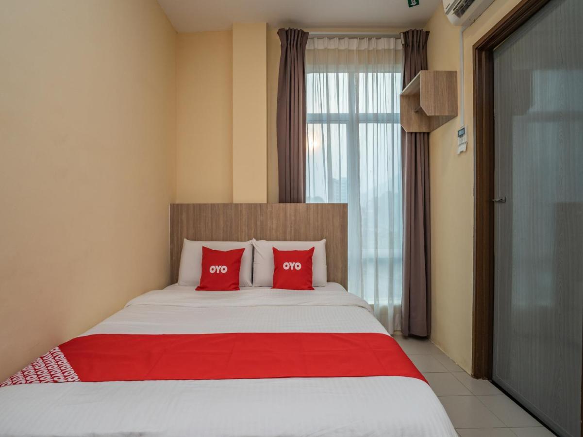 Oyo 44078 The Island Hotel Kampong Pasir Bogak Екстер'єр фото