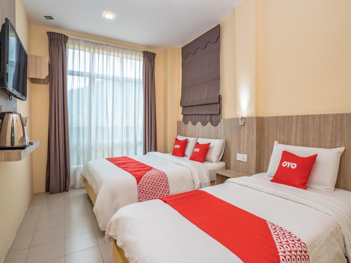 Oyo 44078 The Island Hotel Kampong Pasir Bogak Екстер'єр фото